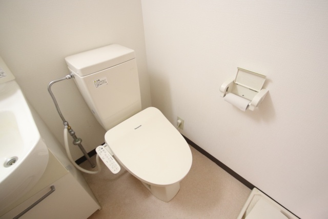 トイレ　※別室の参考写真の為、現況優先です。