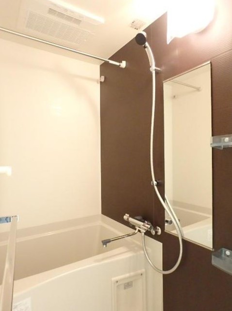 バス・シャワールーム　清潔感のあるバスルーム