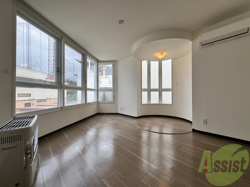 居室・リビング　広々としたリビングですね。使い勝手がよさそうですね！