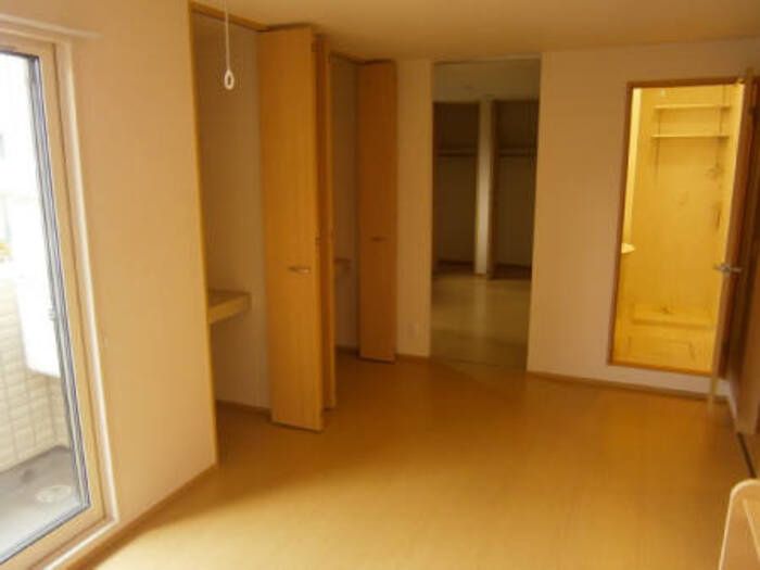 居室・リビング　☆明るい洋室☆