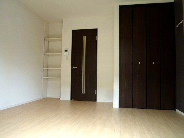 居室・リビング　収納たっぷりのリビングです。