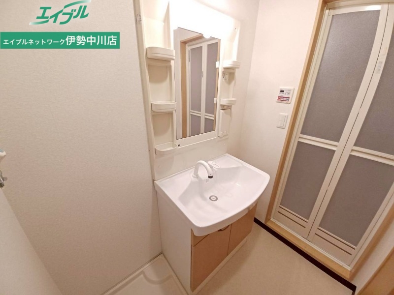 洗面設備　同型参考写真