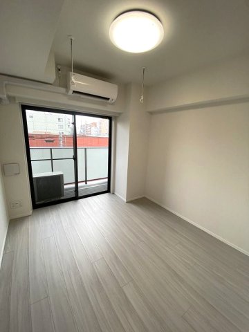 居室・リビング　別部屋反転写真