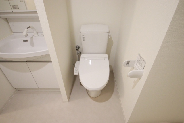 トイレ　※別室の参考写真の為、現況優先です。