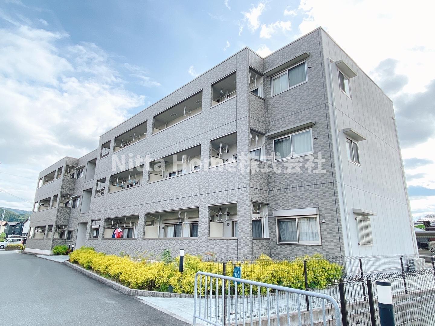 建物外観　3階建てのマンションです(^^♪