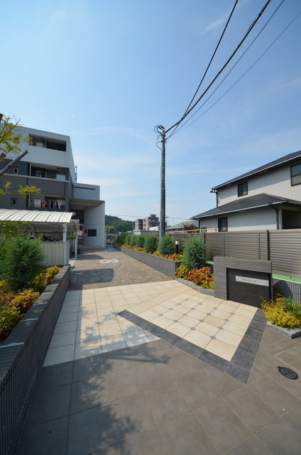 エントランス　★マンションならでは、しっかりしたエントランス★