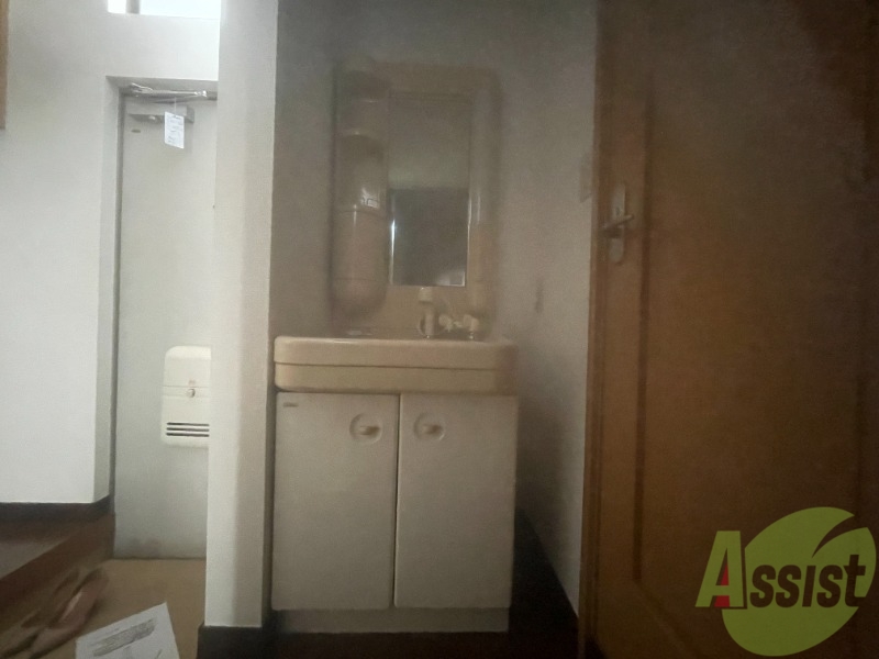 洗面設備　これは嬉しいですね。独立洗面台になります。