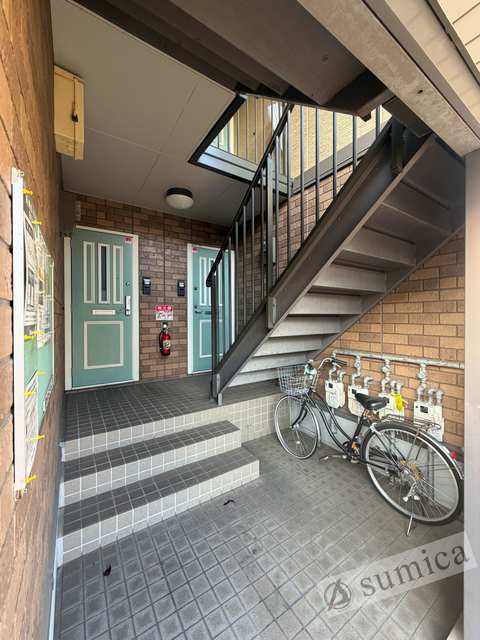 エントランス　スマートに佇むお家。毎日が楽しくなります。