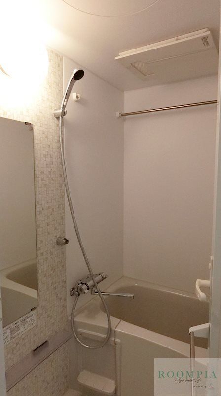 バス・シャワールーム　※同タイプの別のお部屋です。