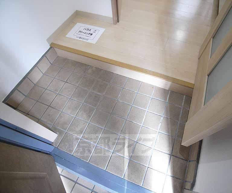 玄関　ゆったりとした玄関です。