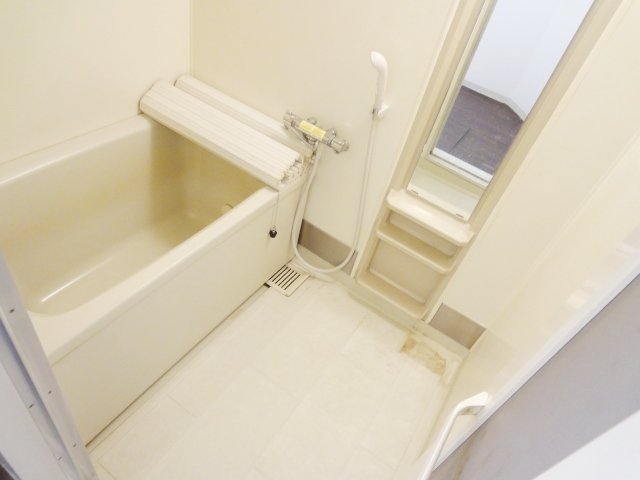 バス・シャワールーム　同物件別号室のものです。