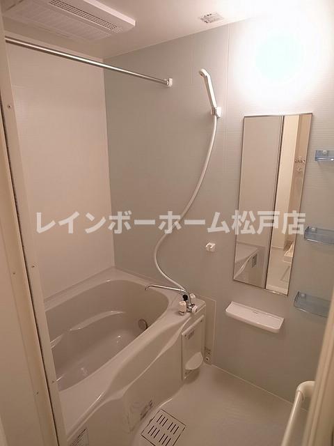 バス・シャワールーム　ゆったり過ごせるお風呂です