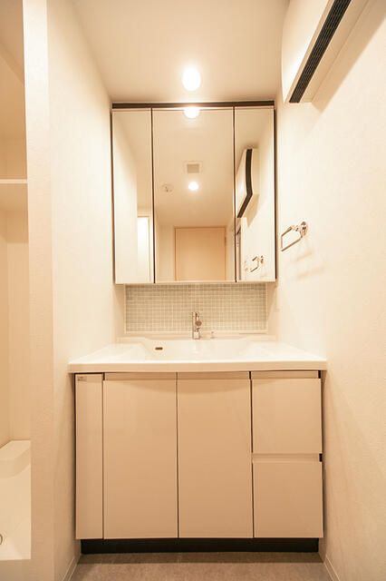 洗面設備　スペースが確保できる洗面所です