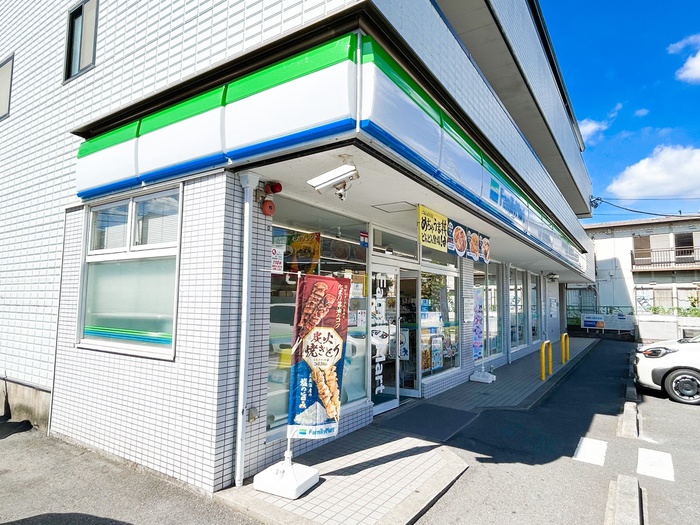 コンビニ　ファミリーマート（コンビニ）まで214m