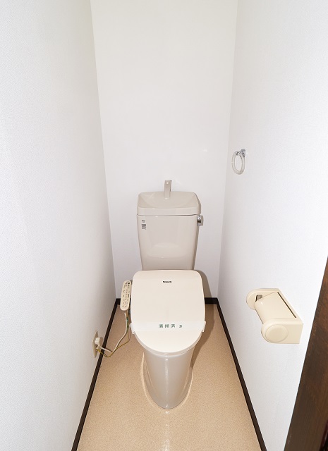 トイレ　温水洗浄便座新設しました♪