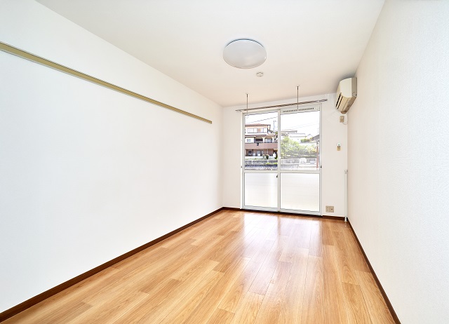 居室・リビング　6帖洋室、照明付です。