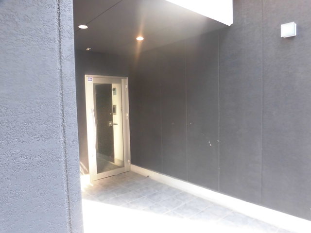 エントランス　外観とマッチしたエントランスです