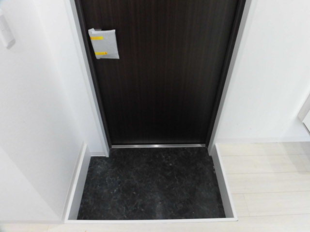 玄関　大理石調のタイルがお洒落な玄関です。