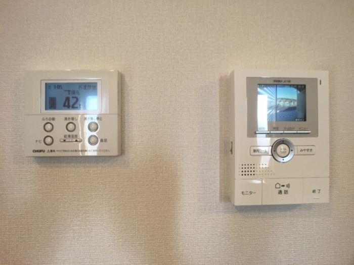 その他設備　録画機能付カラーモニターインターホンと給湯リモコン