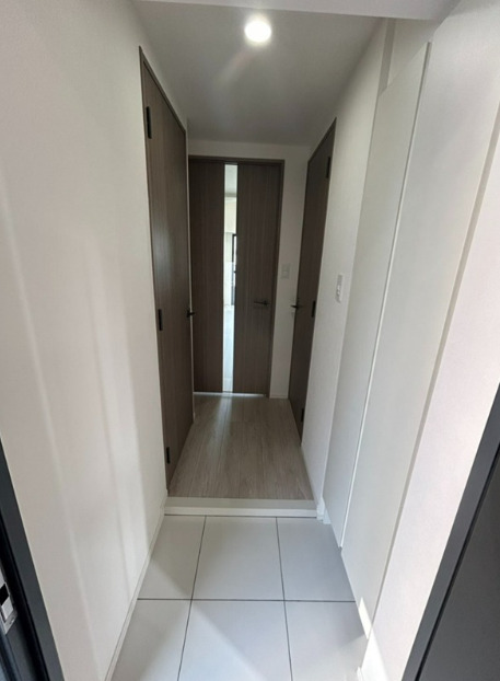 玄関　反転タイプ別室画像です