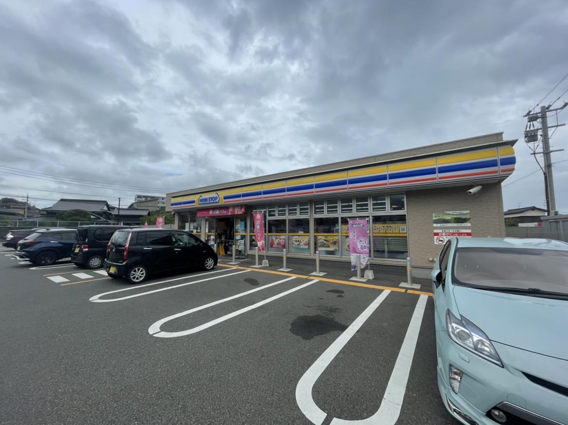 コンビニ　ミニストップ小倉朽網東店（コンビニ）まで610m