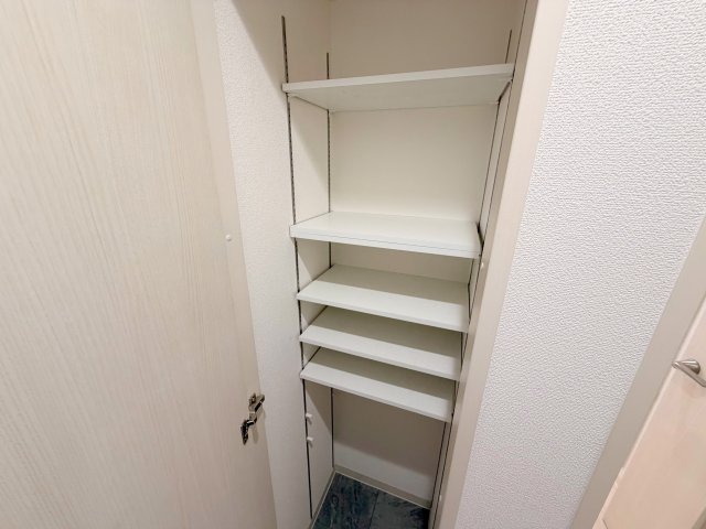 収納　大きいシューズボックスは靴がいっぱい入れれますね。