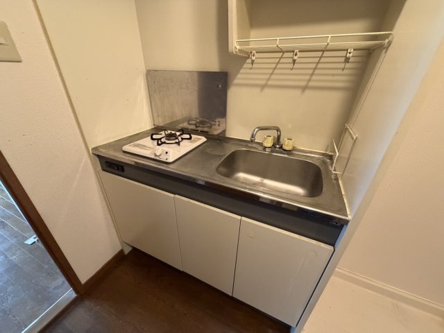 キッチン　同物件別号室のものです。