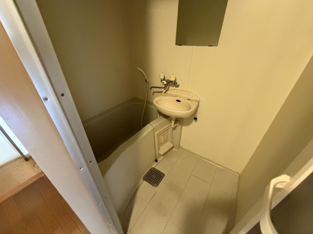 バス・シャワールーム　同物件別号室のものです。