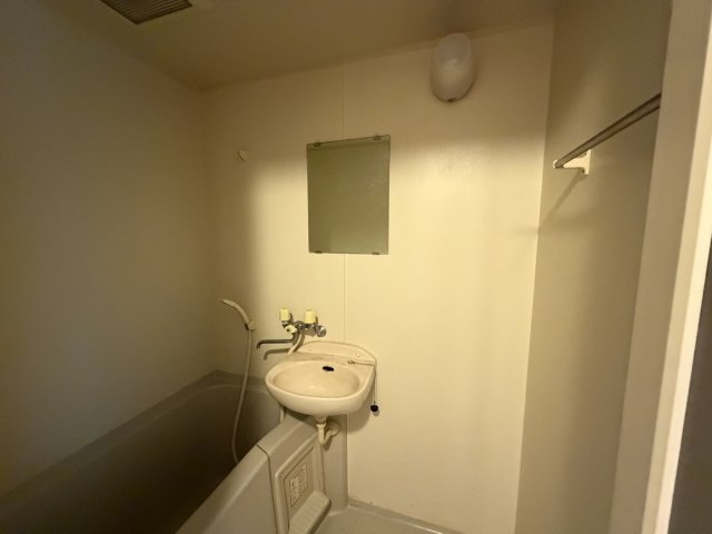 洗面設備　同物件別号室のものです。