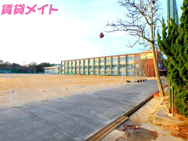 中学校　桑名市立陵成中学校（中学校）まで2005m