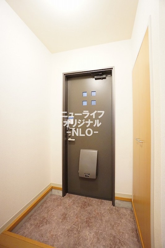 玄関　実際の仕様とは異なる可能性がございます。