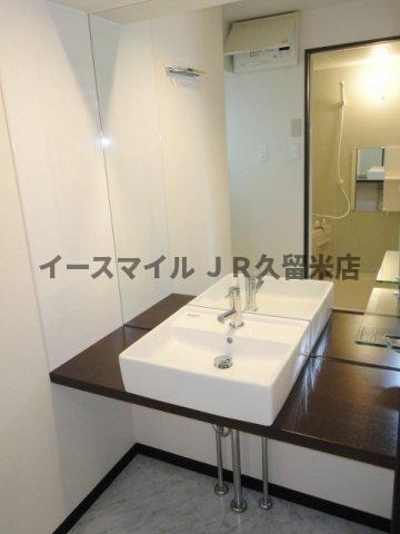 洗面設備　独立洗面化粧台が付いています