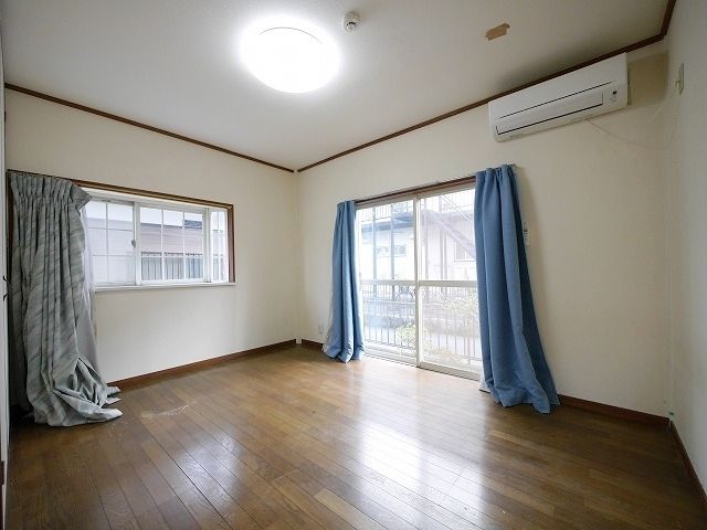 居室・リビング　★角部屋２面採光のお部屋★