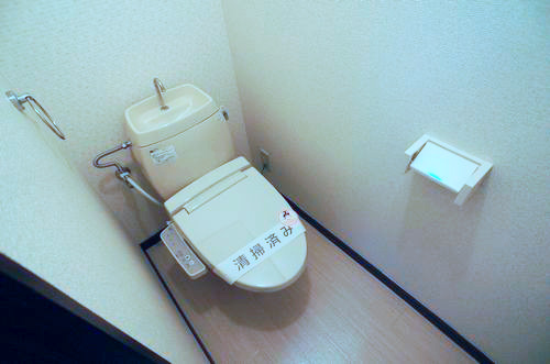 トイレ　温水洗浄便座付き