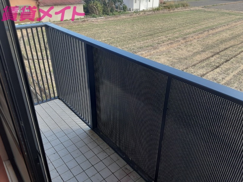 バルコニー　別部屋反転参考写真です