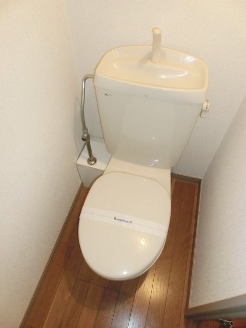トイレ　トイレはシンプルですね。