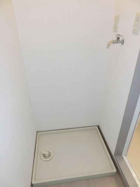 洗面設備　室内洗濯機置場です。