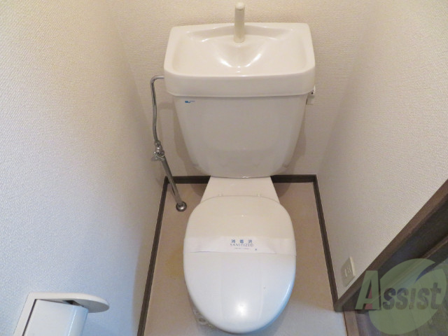 トイレ　こちらはトイレです。清潔感があり、安心して使用できます。