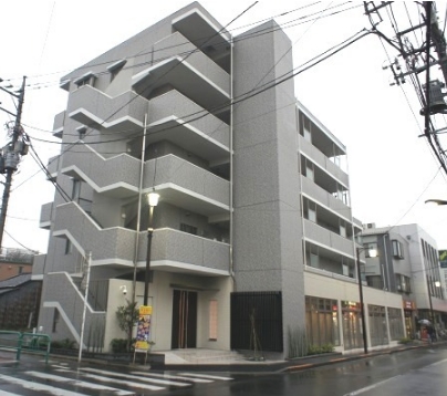 建物外観　鉄筋コンクリート造のがっちりとした建物。