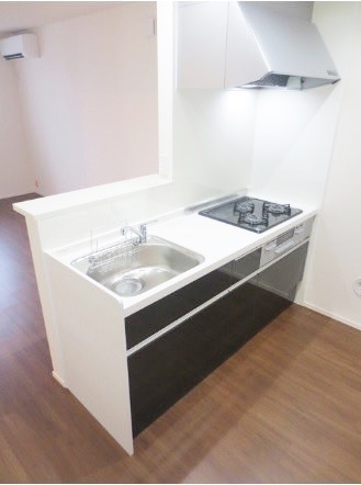 キッチン　同物件　別部屋の写真となります