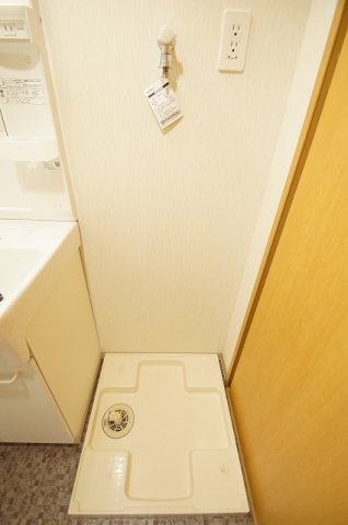 その他設備　防水パン付きの室内洗濯機置場