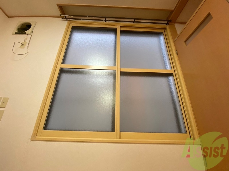 バルコニー　窓からの日光は気持ちを明るくしてくれますね！