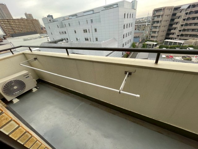 バルコニー　開放的で明るい空間を演出してくれるバルコニーです