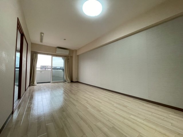 居室・リビング　こちらの居間で趣味の時間をお楽しみください
