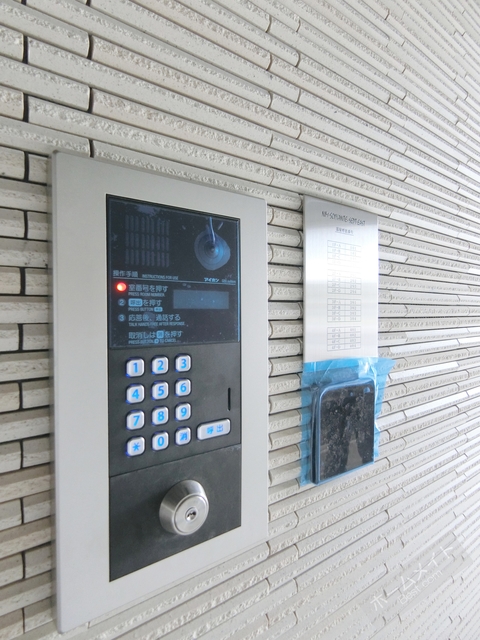 エントランス　オートロック付きで部外者シャットアウト♪