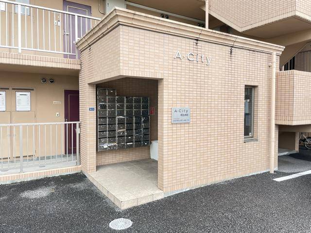 エントランス　写真は別号室です