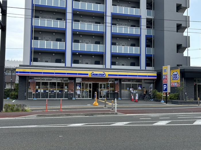 コンビニ　ミニストップ（コンビニ）まで20m