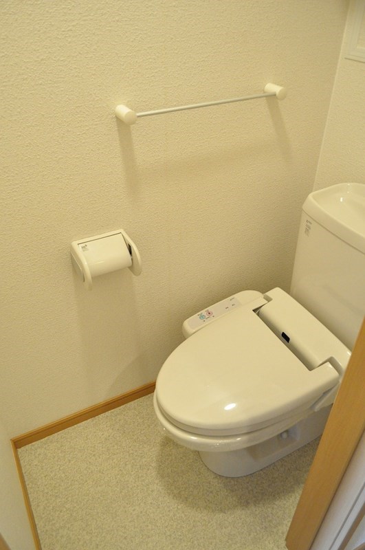 トイレ　ウォシュレット付きです