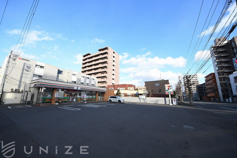 コンビニ　セブンイレブン札幌南11条西9丁目店（コンビニ）まで273m