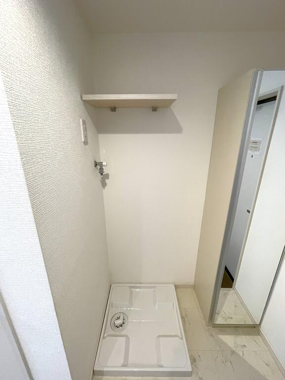 その他設備　室内洗濯機置き場、防水パンは備え付けです。